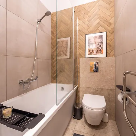 Apartman Stylish Family 1 Bedroom With Working Desk By Park And Restaurants