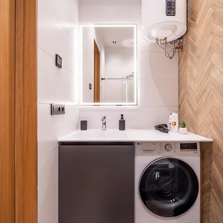 Stylish Family 1 Bedroom With Working Desk By Park And Restaurants