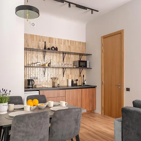 Stylish Family 1 Bedroom With Working Desk By Park And Restaurants Riga