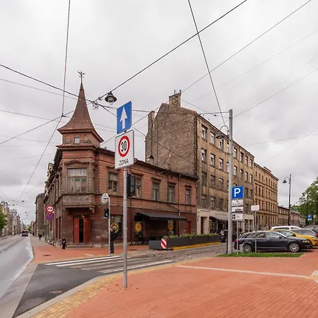 Stylish Family 1 Bedroom With Working Desk By Park And Restaurants Apartman *