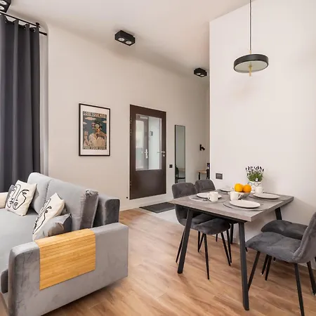 Stylish Family 1 Bedroom With Working Desk By Park And Restaurants *