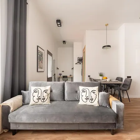 Stylish Family 1 Bedroom With Working Desk By Park And Restaurants