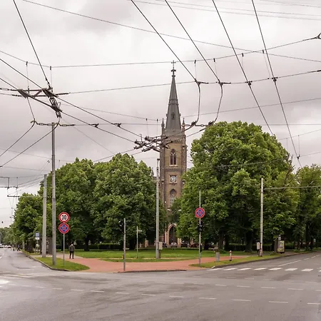 Stylish Family 1 Bedroom With Working Desk By Park And Restaurants Apartman *