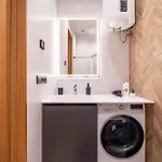 Stylish Family 1 Bedroom With Working Desk By Park And Restaurants