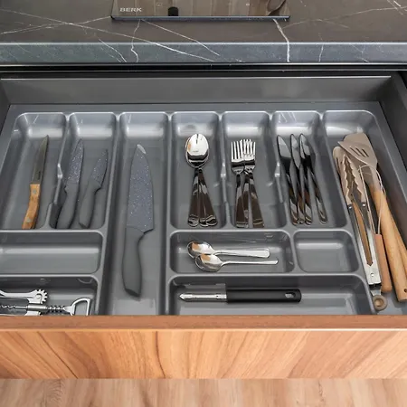 Stylish Family 1 Bedroom With Working Desk By Park And Restaurants