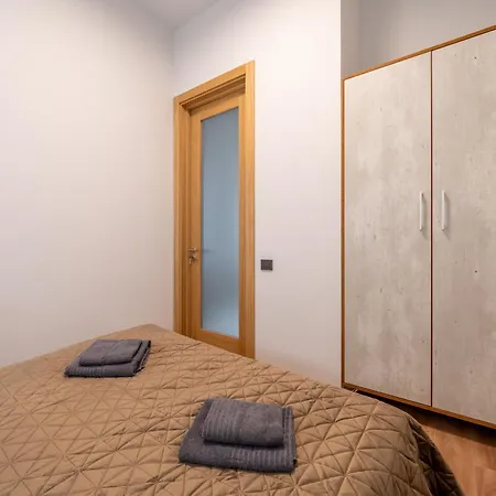 Stylish Family 1 Bedroom With Working Desk By Park And Restaurants *