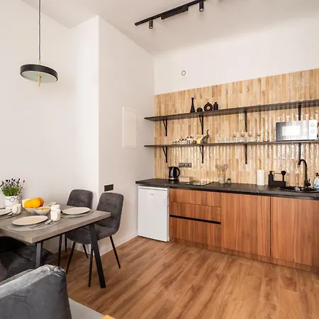 Stylish Family 1 Bedroom With Working Desk By Park And Restaurants *