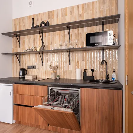 Stylish Family 1 Bedroom With Working Desk By Park And Restaurants Riga