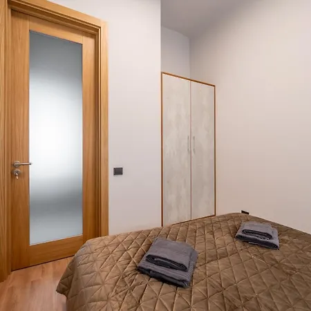 Stylish Family 1 Bedroom With Working Desk By Park And Restaurants