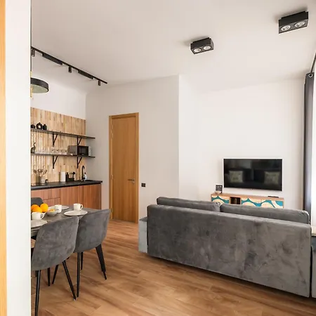 Stylish Family 1 Bedroom With Working Desk By Park And Restaurants *