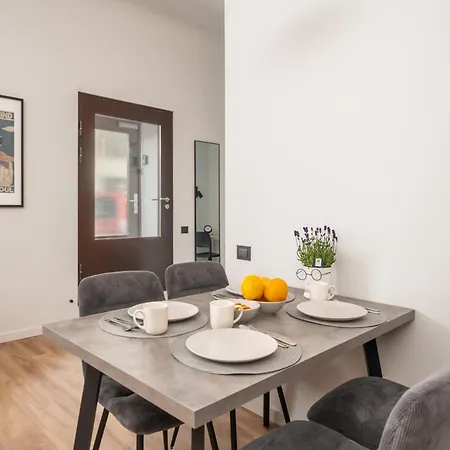 Stylish Family 1 Bedroom With Working Desk By Park And Restaurants Lägenhet *