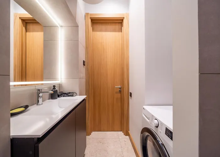 Stylish Family 1 Bedroom With Working Desk By Park And Restaurants Апартаменты *