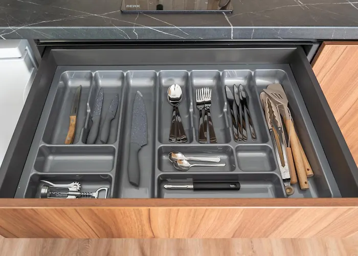 Stylish Family 1 Bedroom With Working Desk By Park And Restaurants