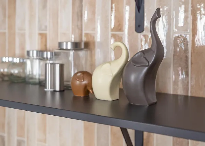 Апартаменты Stylish Family 1 Bedroom With Working Desk By Park And Restaurants