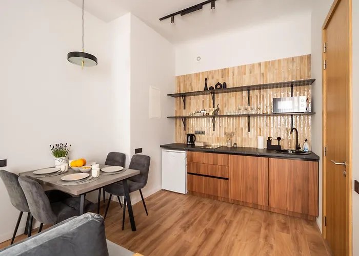 Stylish Family 1 Bedroom With Working Desk By Park And Restaurants *