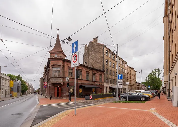 Stylish Family 1 Bedroom With Working Desk By Park And Restaurants Апартаменты *