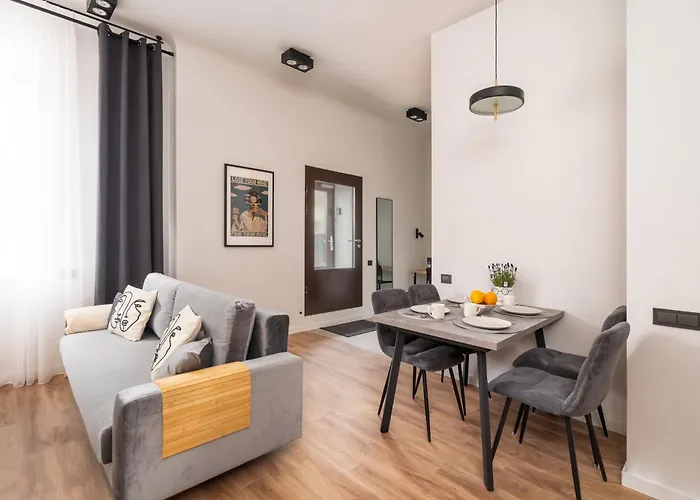 Stylish Family 1 Bedroom With Working Desk By Park And Restaurants *