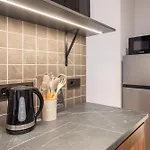 Stylish Family 1 Bedroom With Working Desk By Park And Restaurants Appartamento *