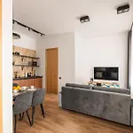 Stylish Family 1 Bedroom With Working Desk By Park And Restaurants *