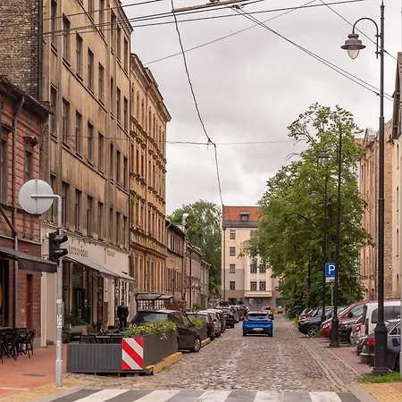 Dzīvoklis Stylish Family 1 Bedroom With Working Desk By Park And Restaurants