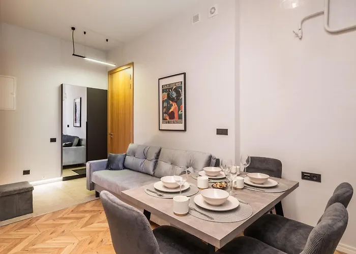 Dzīvoklis Stylish Family 1 Bedroom With Working Desk By Park And Restaurants