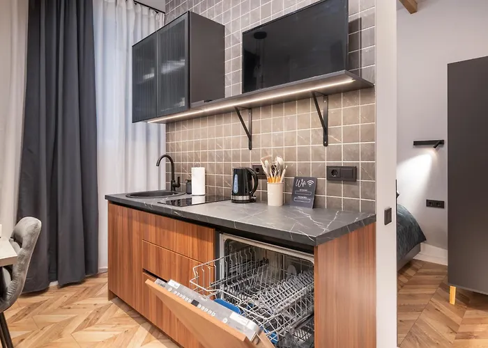 Dzīvoklis Stylish Family 1 Bedroom With Working Desk By Park And Restaurants Riga