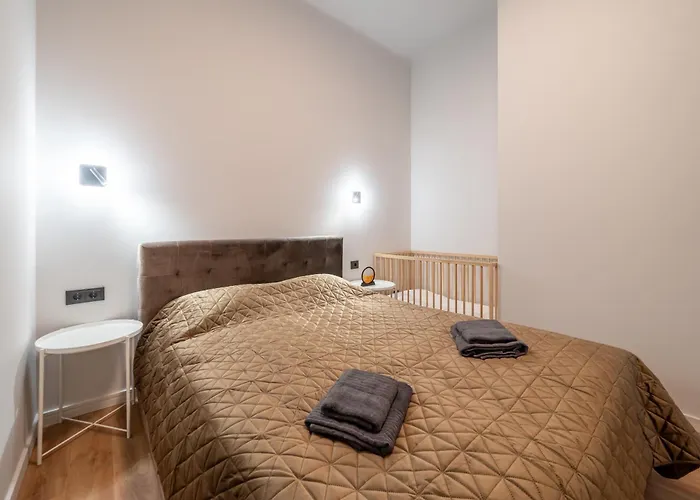 Stylish Family 1 Bedroom With Working Desk By Park And Restaurants Riga