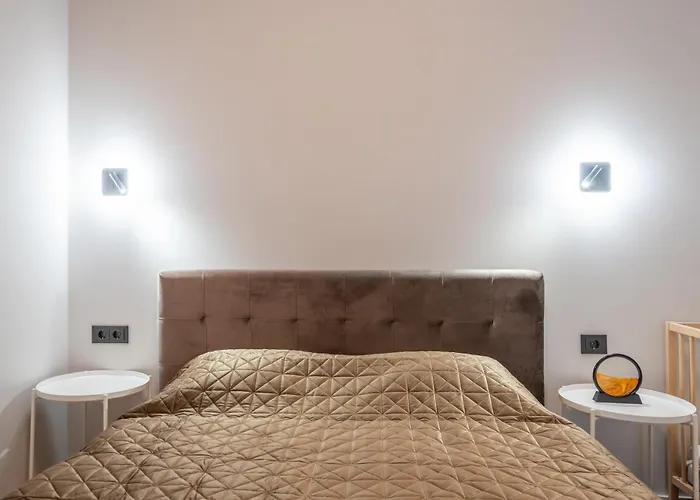 Dzīvoklis Stylish Family 1 Bedroom With Working Desk By Park And Restaurants *