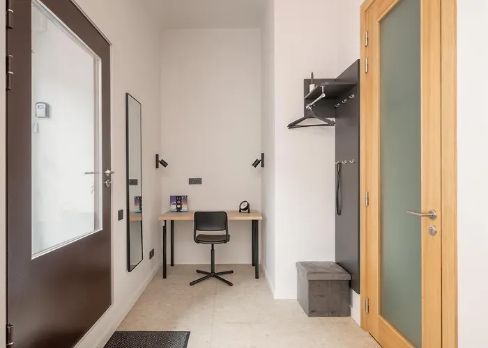 Dzīvoklis Stylish Family 1 Bedroom With Working Desk By Park And Restaurants Riga