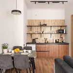 Stylish Family 1 Bedroom With Working Desk By Park And Restaurants Apartament *